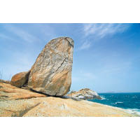 著名的雞冠石，是放雞島的地標。