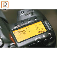 相機設定為F8~F11光圈、ISO 100（視乎環境而定），配合B快門作長時間曝光。
