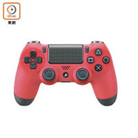 PS4熔岩紅Dualshock 4無線控制器，觸碰板能展現一條光條，玩家打機時可從中辨識角色的狀況。售價：$468（a）