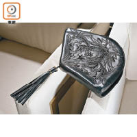 扇形繡花Clutch Bag $4,680（A）