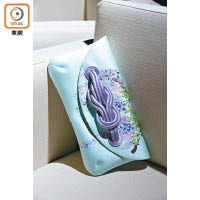 粉藍 × 紫色花卉圖案Clutch Bag $2,780（A）