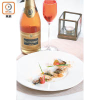 海鮮盛宴、Pol Clement Rosé Sec, Vin House Eux<br>蜆肉、青口、海膽和阿拉斯加蟹腳配以用味噌、海帶等製成的「小沙粒」，伴以蜆肉青口湯汁泡泡，搭配法國粉紅氣酒品嘗，層次豐富。