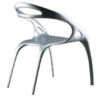 Go Chair<br>以鎂金屬打造的經典之作，流線外形極具科幻感，同時具備輕巧、牢固、耐用等優點。