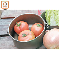 即使是番茄，只要是完好沒有破損便可以放很久，用Cookset盛着保護便不怕壓爛。