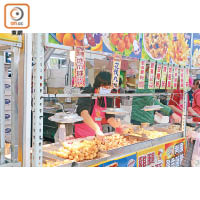 會場的美食區售賣各種台灣小吃，如夜市一樣咁熱鬧 。