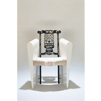China Chair<br>西式椅墊和扶手，配以中式螺鈿工藝的椅背，別具一格。