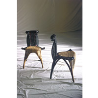Helena<br>簡單流線型的藤椅，沒有花巧設計，主打舒適實用。