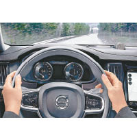 錶板用上12.3吋電子顯示屏，提供豐富的行車資訊。