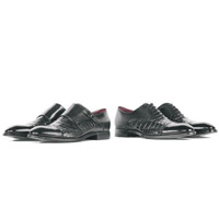 （左）HUGO BOSS黑色雙搭帶皮鞋 （A）$7,800、（右）黑色綁帶皮鞋 $7,400（C）