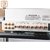 設有3組RCA輸入插口，簡單接駁各款SACD/CD機或唱放，另對應4/8/15ohm輸出的喇叭插口。