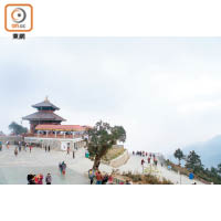 Bhaleshwor Mahadev寺廟屹立於海拔二千多米的山頂多年，充滿靈氣。