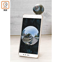 使用Insta360 Air時，需將手機上下倒轉。