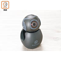 Insta360 Air附有軟膠保護殼，放上去嘅造型有啲似IPcam。