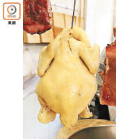 白切雞宜選黃油雞，背部夠闊又肉厚代表啖啖肉兼肉質嫩滑。