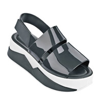 Melissa Sportech黑×白色厚底涼鞋 $1,000（A）