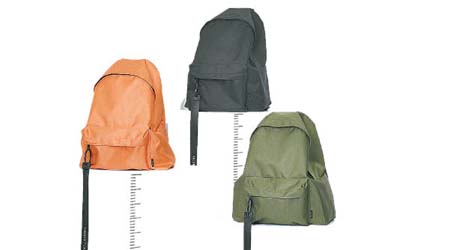 Noisy Folks SMT-22背包共有黑、橙和軍綠3色之選。 $359