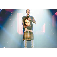 FEAR OF GOD主理人Jerry Lorenzo用「邪神」Marilyn Manson肖像，為Justin Bieber演唱會打造聯乘系列。