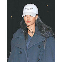 潮星Rihanna向來是潮流指標，其Dad Hat造型每每引來粉絲倣效。