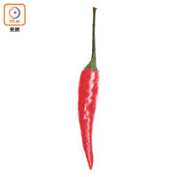 想知指天椒新鮮與否，可以從它的硬度和顏色得知，辣椒要夠實淨及色澤光亮，椒椗呈鮮綠色即代表新鮮。