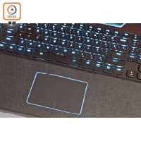 鍵盤和Touchpad邊位都有LED背光燈效，可作3種燈光變換。