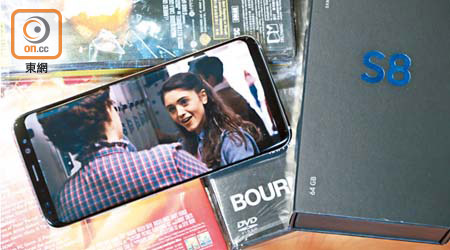 以Galaxy S8試播美劇《Stranger Things》，畫面用盡整個屏幕，完全飛走黑邊！<br>售價：約$7,880