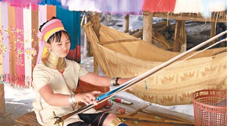 清萊是少數民族的集中地，其中長頸民族有為小女孩在脖子上套銅圈的傳統。