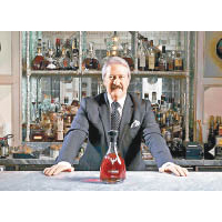 The Dalmore為慶祝品牌首席釀酒師Richard Paterson服務50周年，特別推出The Dalmore 50 Year Old，這也是其心血結晶。