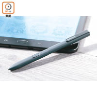 新版S Pen長137mm，並附設筆夾，握感猶如真筆。