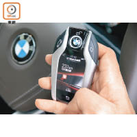 選配BMW Display Key整合了觸控屏幕，可查閱汽車資訊。