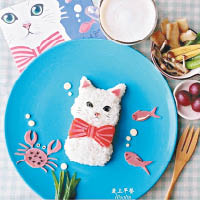 貓貓飯糰賣相可愛，旁邊還有火腿做的魚兒與螃蟹，值得畀Like吧！