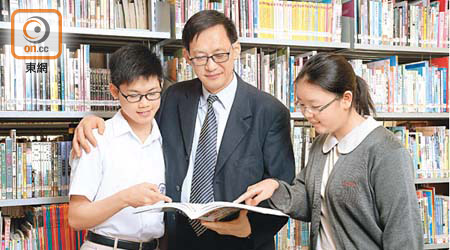北角協同中學校長李志成（中）表示，學生選科時，性格和興趣是首要考慮因素。兩位中三學生呂文祝（左）及陳楚琦（右）均認同試讀計劃的重要性。