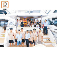 應邀出席的嘉賓和準買家大多都是年輕專業才俊，與船廠人員一同見證新船下水禮。