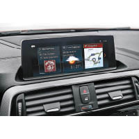 加配Navigation System Professional功能的頂置8.8吋高清屏幕，附設輕觸及聲控功能。