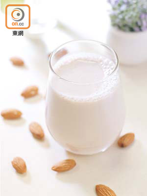 杏仁奶的熱量和脂肪含量偏低，深得減肥人士歡心。