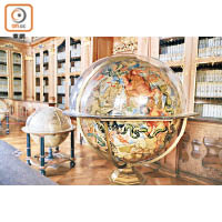 漂亮的藏書室，收藏了33,000萬本16及17世紀古籍。