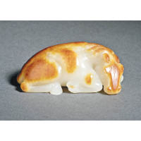 以白玉打造的玉雕動物造像，是Nader最喜歡的收藏類別之一。