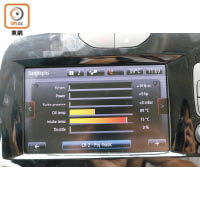 中控台的7吋輕觸屏幕，可顯示馬力、扭力、Turbo壓力、油溫、進氣溫度等資料。