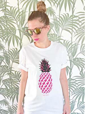 時裝品牌將菠蘿原來的黃色換上粉紅色，感覺更可愛。