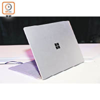 Surface Laptop鋁金屬機身設計簡約，淨重1.25kg。<br>售價：$7,888起