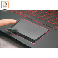 Touchpad三邊用上棱角切割設計，充滿電競味道。