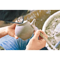 陶藝有很多可塑性，可以製作茶壺等較複雜的物件。