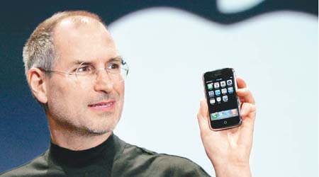 10年前Apple教主Steve Jobs在Macworld發布首代iPhone。