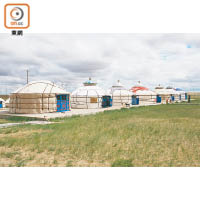 托力罕牧民之家有一連數個蒙古包開放給來賓參觀。