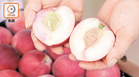 一年四季都有桃供應，7月剛好蜜桃成熟時，原個食自然最美味多汁。