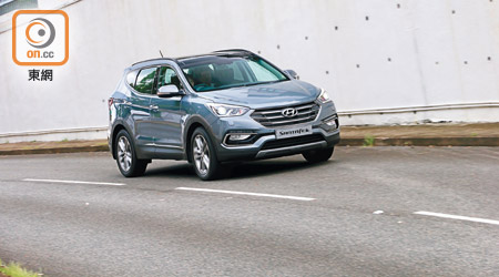 現代（Hyundai）Santa Fe 2.2 CRDi用上七座位四驅SUV設計。