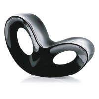 Acrylic Oh-Void：由丙烯酸超輕物料造成的舒適躺椅，外形獨特。