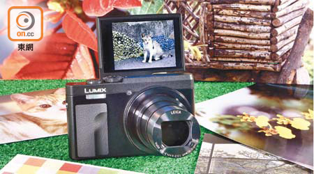 ZS70新增180度翻芒設計，配以24~720mm天涯變焦鏡頭，方便旅行攝影。<br>售價：$3,990