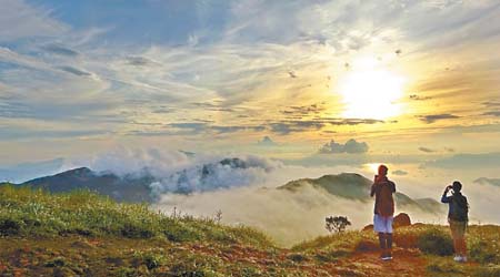 鄒頌賢在南大嶼山郊野公園大東山，捕捉到的優美景色。