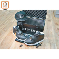 每對Nike Air Yeezy 2 Dirty City（限量10對），均用上原版Air Yeezy 2（主要是鞋底部分）改裝而成。$10,000（A）