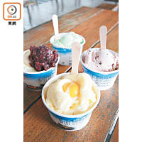 花糖冰店的人氣冰品，包括月明冰（前）、洛神花雪糕（右）、紅豆鮮奶雪糕（左）及芥辣雪糕（後）等，各售NT$50（HK$13.2）起。